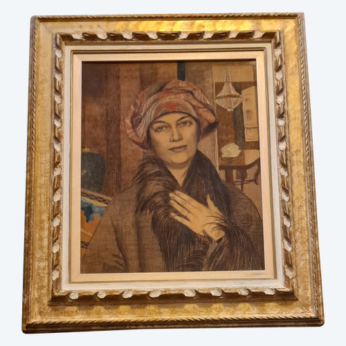 Portrait of a woman drawing with colored pencils