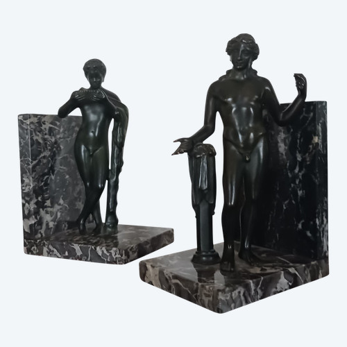 Souvenir der Grand Tour – Paar Buchstützen aus Marmor – Apollo und Flutor Satyr