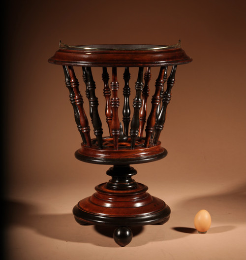Un beau seau de poêle à thé en noyer et ébonisé/jardinière/jardinière en seau de tourbe.