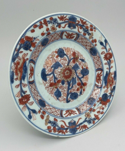 Assiette en porcelaine d'Imari à décor floral Japon