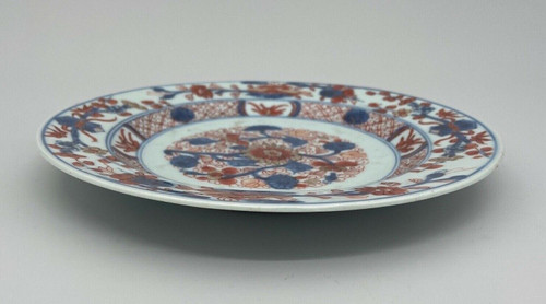 Assiette en porcelaine d'Imari à décor floral Japon