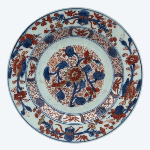 Assiette en porcelaine d'Imari à décor floral Japon