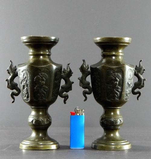 Vietnam, um 1900, Paar Bronzevasen mit einem Dekor aus Vögeln und Blumen.