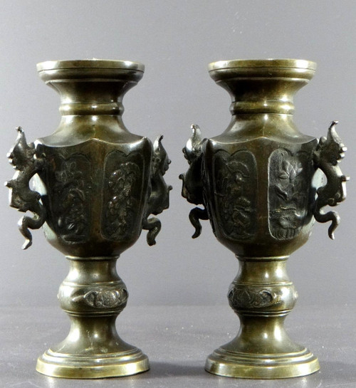 Vietnam, um 1900, Paar Bronzevasen mit einem Dekor aus Vögeln und Blumen.