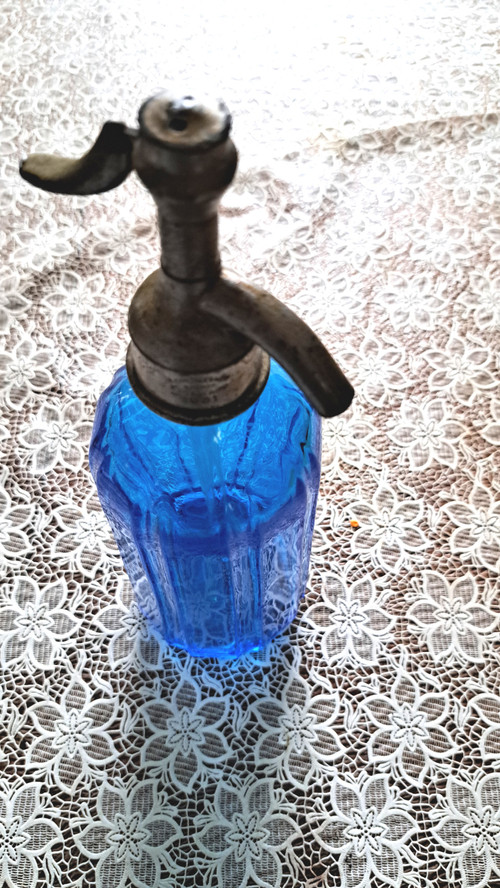 Old pyramidal siphon with blue facets for drinks in Bordeaux