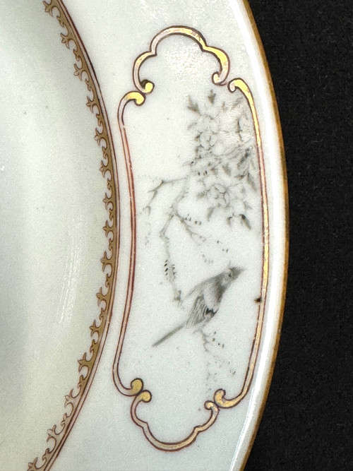 Piatto in porcellana cinese con disegno di armoriale