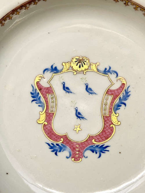 Piatto in porcellana cinese con disegno di armoriale