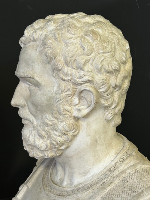 Grande ritratto di imperatore romano con corazza - Scultura in gesso del XX secolo