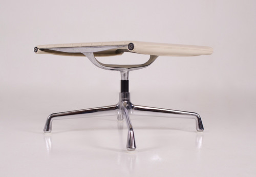 Ottoman “Soft Pad” E125 de Charles & Ray Eames