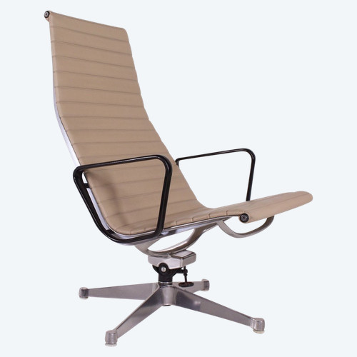 Poltrona girevole EA 124 in alluminio di Charles & Ray Eames Herman Miller.