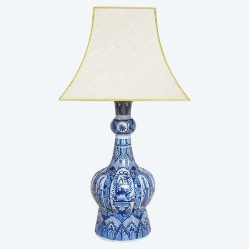 Lampe en faïence de Delft.   
