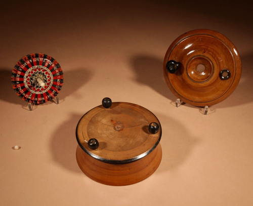  Interessante roulette da viaggio in legno tornito.