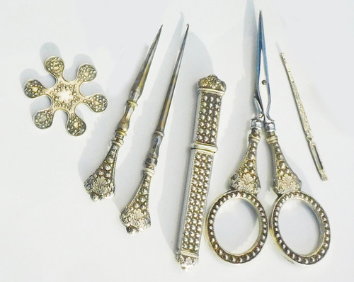 Sewing Kit Solid Silver Oak Decor Embroidery Scissors Case Needles Awl Bobbin