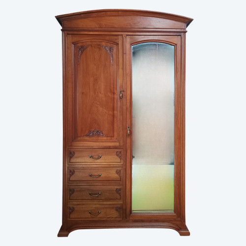 Armadio in noce intagliato Art Nouveau