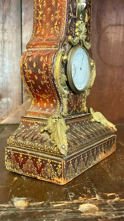 Orologio da tavolo, termometro e barometro, pelle goffrata e dorata, XIX secolo