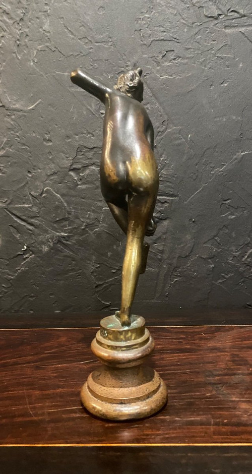 Scultura in bronzo - Venere che si toglie il sandalo - Francia - XVIII secolo (O Ant.)
