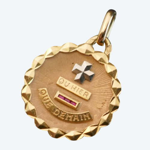 Augis Médaille d'Amour, 18 Karat Gold