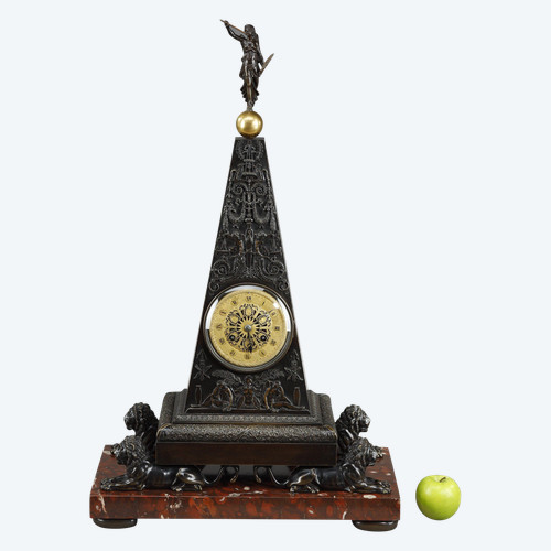 Obelisk-Pendeluhr aus patinierter und vergoldeter Bronze, Charles X