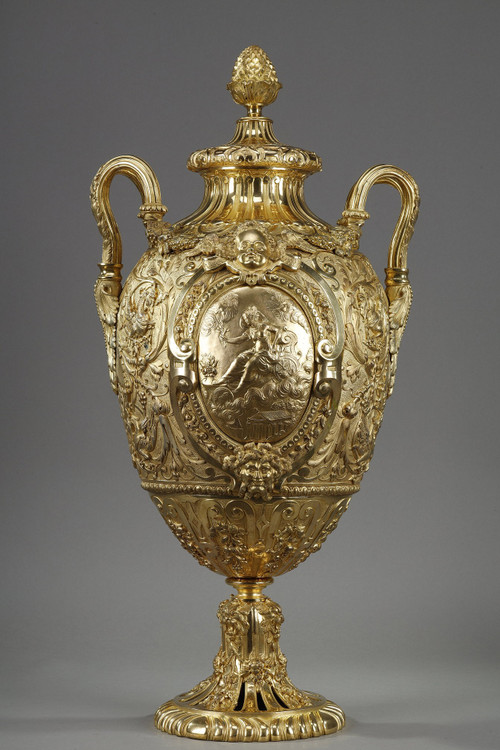 Exceptionnel Vase couvert de forme ovoïde en bronze doré 