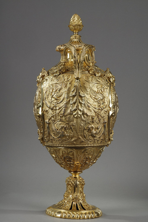 Exceptionnel Vase couvert de forme ovoïde en bronze doré 