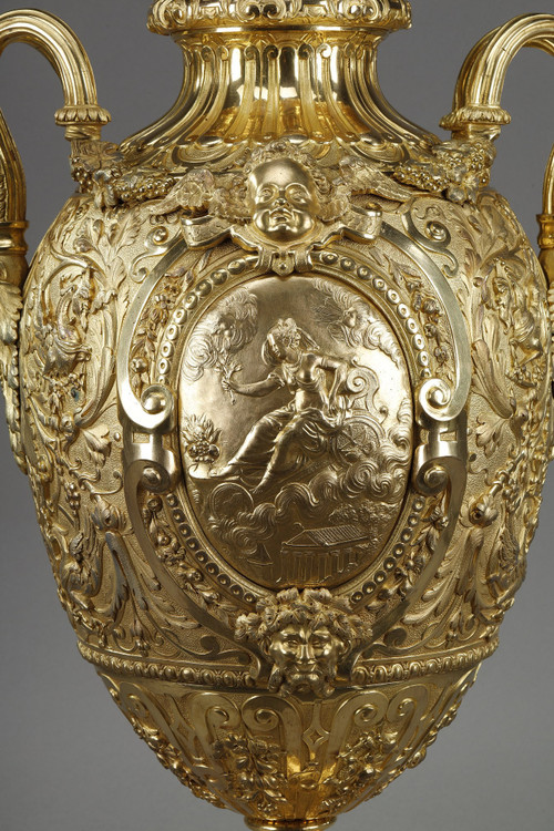 Exceptionnel Vase couvert de forme ovoïde en bronze doré 