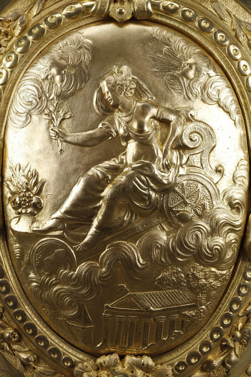 Exceptionnel Vase couvert de forme ovoïde en bronze doré 