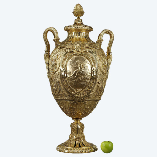 Exceptionnel Vase couvert de forme ovoïde en bronze doré 