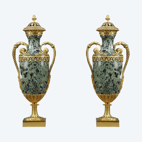 Paire de cassolettes balustre en marbre vert signée Victor RAULIN