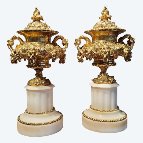 Pair of Cassolette Vases in Gilded Ciselated Bronzes with Pampers and Vines 19th century