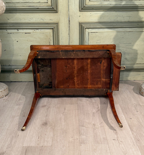 Scrivania da donna in palissandro di epoca Luigi XV, 1750 circa