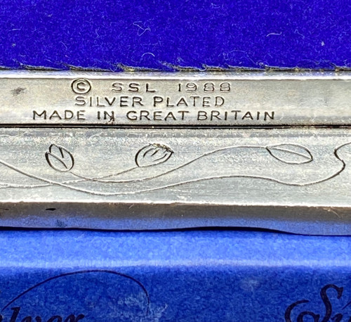 SILVER METAL FRAME