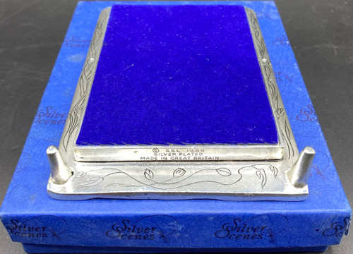 SILVER METAL FRAME
