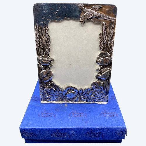 SILVER METAL FRAME