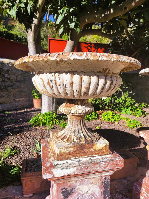 Suite De 4 grands Vases De Jardin En Fonte Sur Socle En Terre-cuite, XIXème Siècle