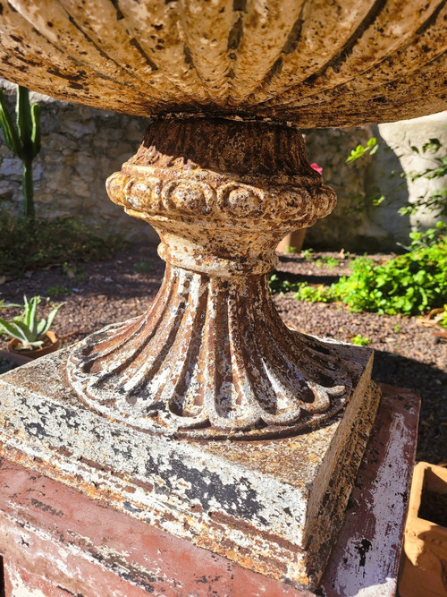 Suite De 4 grands Vases De Jardin En Fonte Sur Socle En Terre-cuite, XIXème Siècle