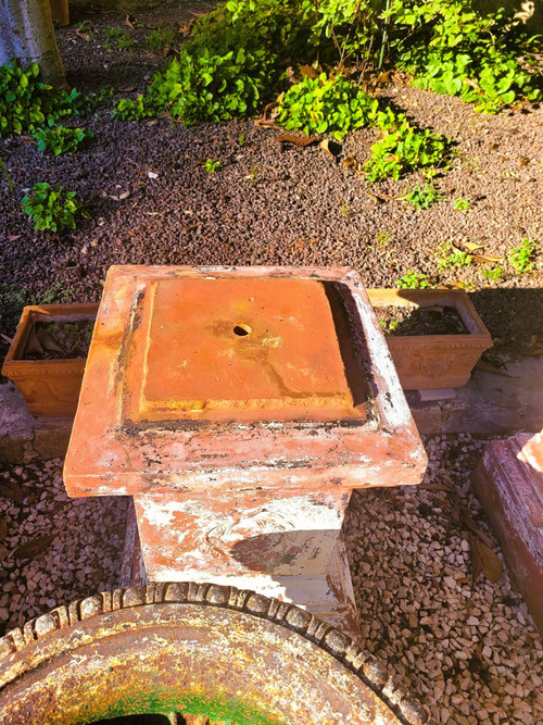 Suite De 4 grands Vases De Jardin En Fonte Sur Socle En Terre-cuite, XIXème Siècle