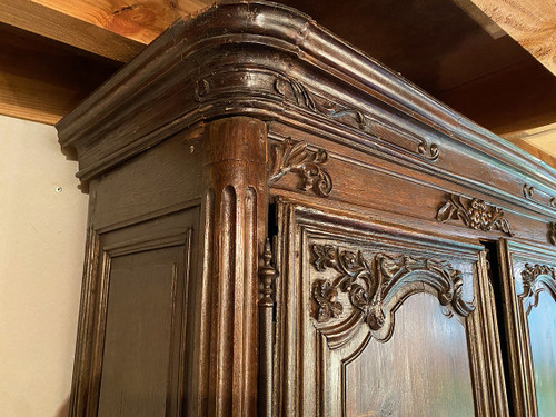 Mobile in rovere intagliato e decorato con foglie e fiori, fine XVIII secolo