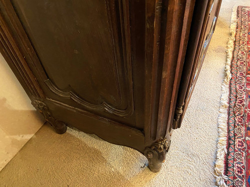 Mobile in rovere intagliato e decorato con foglie e fiori, fine XVIII secolo