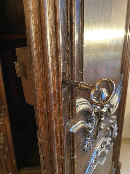 Mobile in rovere intagliato e decorato con foglie e fiori, fine XVIII secolo