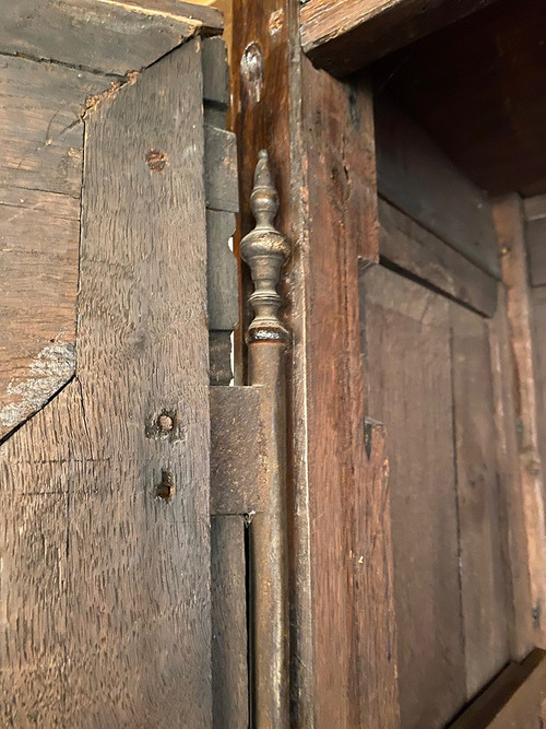 Mobile in rovere intagliato e decorato con foglie e fiori, fine XVIII secolo