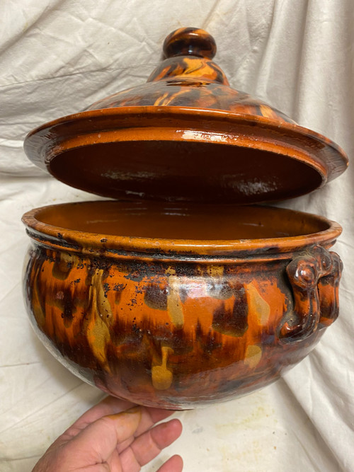 beautiful late 18th century tureen in marbled glazed earthenware, Louis XV style, ochre & brown, Provençal