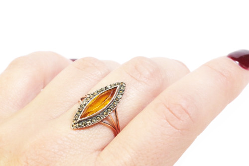 Vecchio anello marchesa in oro 18k e argento, vetro giallo, marcasite, vecchio anello, navetta