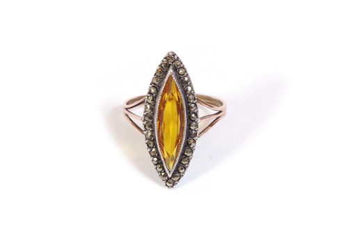 Vecchio anello marchesa in oro 18k e argento, vetro giallo, marcasite, vecchio anello, navetta