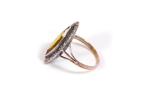 Vecchio anello marchesa in oro 18k e argento, vetro giallo, marcasite, vecchio anello, navetta