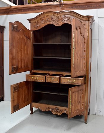 Mobile regionale a quattro porte, in ciliegio biondo, periodo Luigi XV - 1810 - 1820