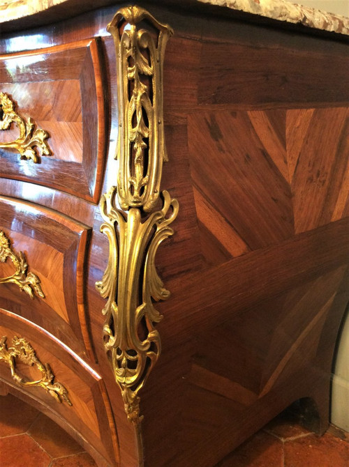 REMISE DE 25% -  Estampillée  BOUDIN - Commode Tombeau Galbée  - Epoque Louis XV