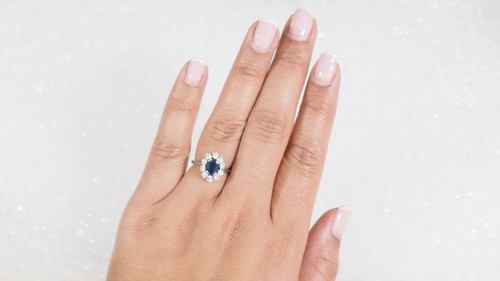 Anello Margherita in oro bianco, zaffiro e diamanti
