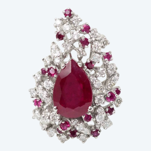 Anello cocktail in oro bianco, rubini e diamanti