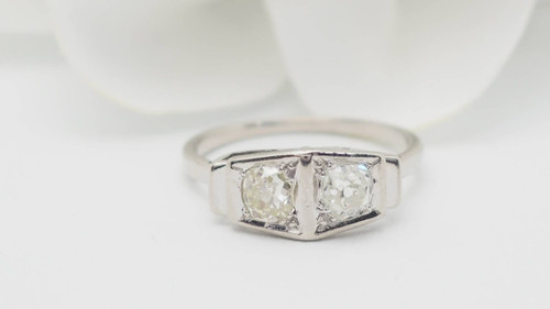 Anello Art Déco in oro bianco e platino, diamanti