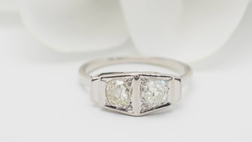 Anello Art Déco in oro bianco e platino, diamanti